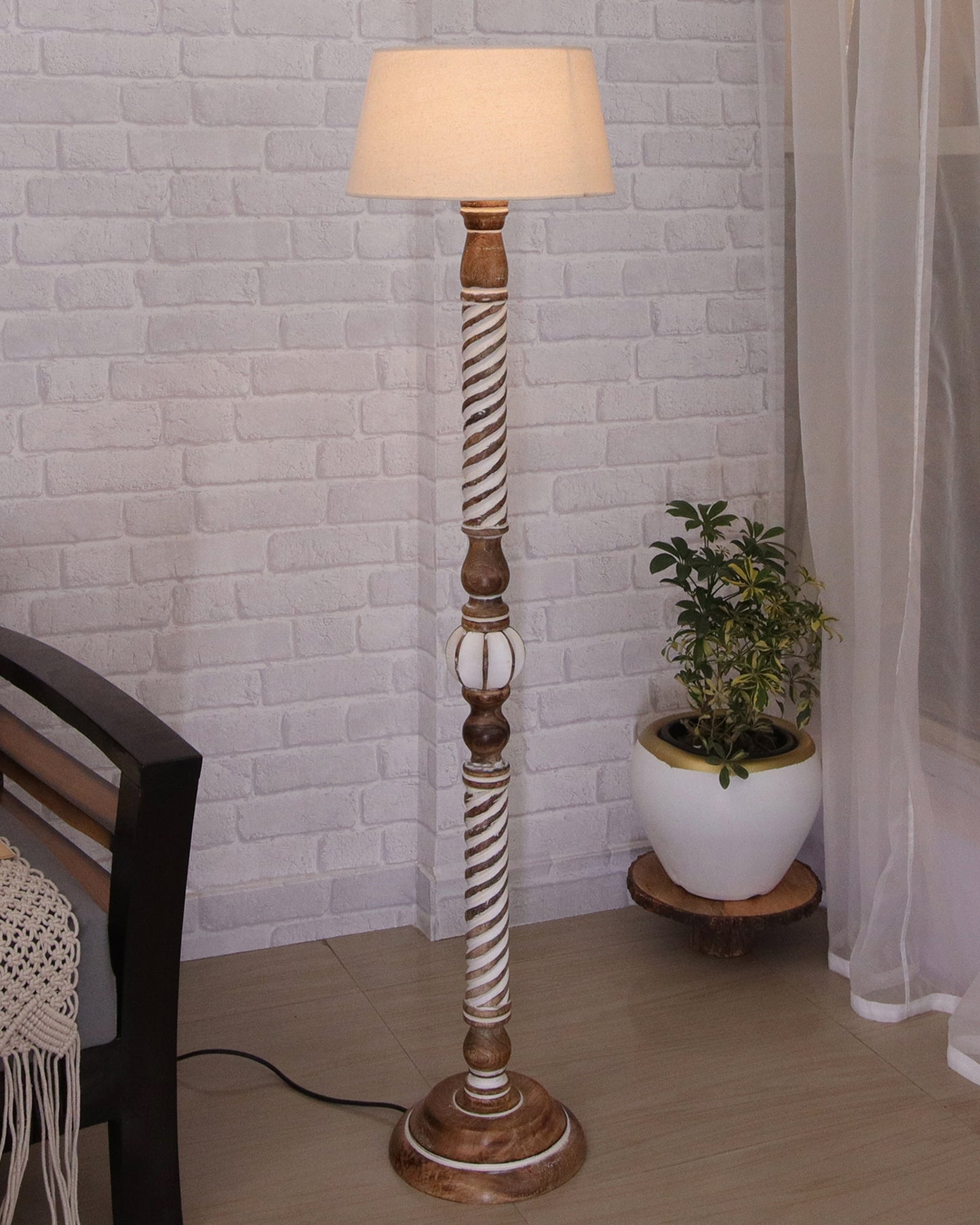 Classic Twister Antique white finish wooden floor lamp