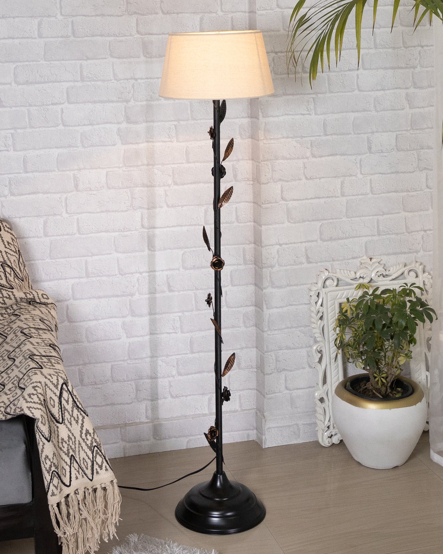 Contemporary Metal Floor Lamp,Contemporary Minimalist Standing Floor Light with Iron Legs,E27 Lamp Base,Modern Design Standing Light for Living Room,Study Room and Bedroom, Floral