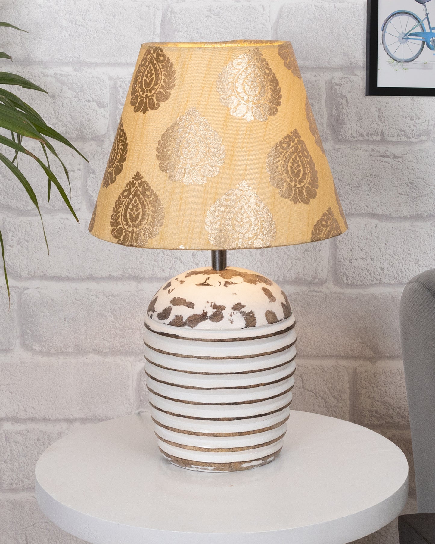 Modern Table Lamp, Wooden Base Modern Fabric Lampshade for Home Office Cafe Restaurant, Ribbed Basket