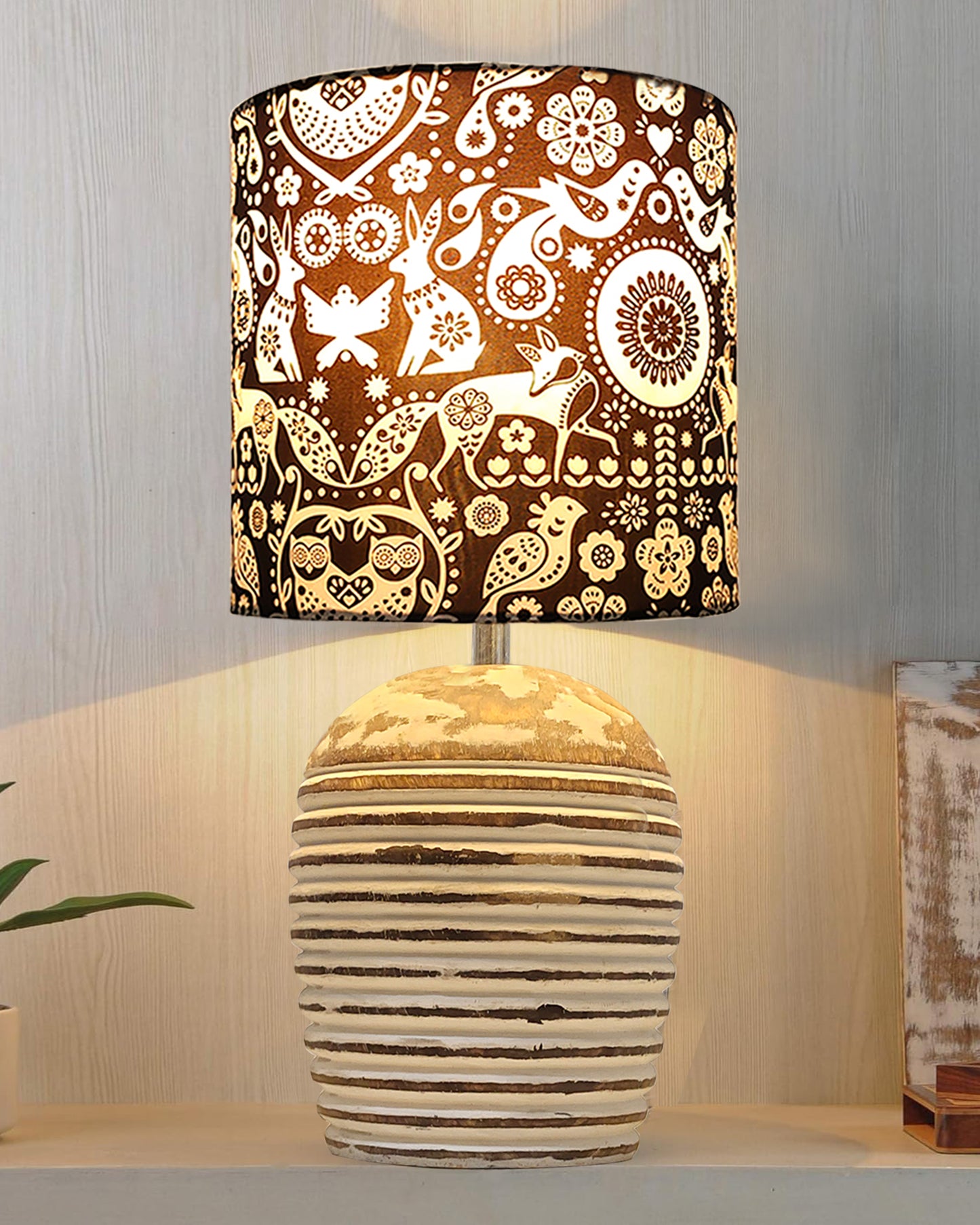 Modern Table Lamp, Wooden Base Modern Fabric Lampshade for Home Office Cafe Restaurant, Ribbed Basket