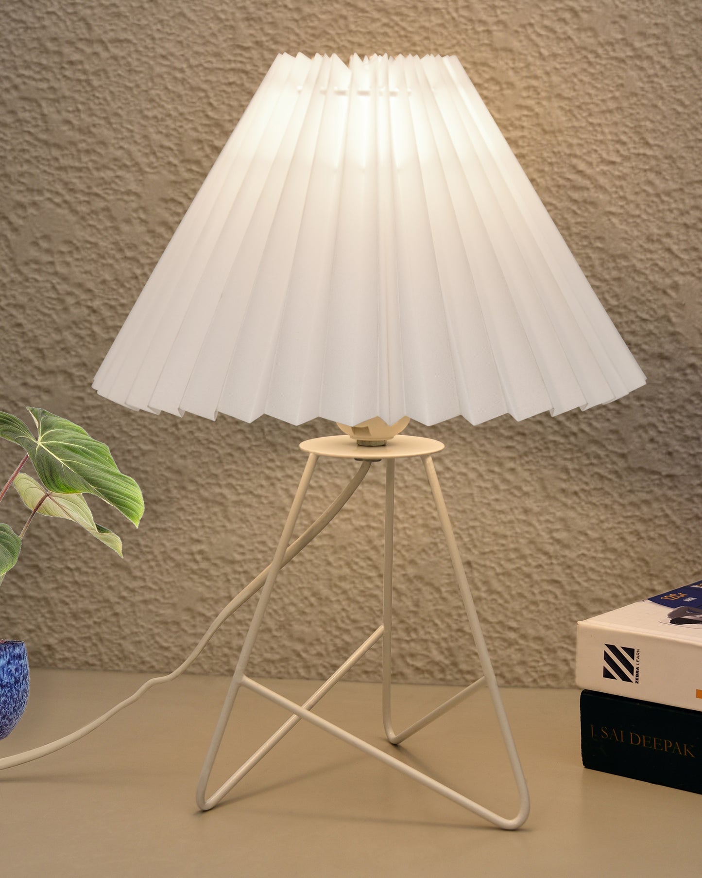 Retro Down to the Wire Metal Table Lamp with Fabric Shade, Bedside Lamp Gift Housewarming Home Living Room, White Pleated shade